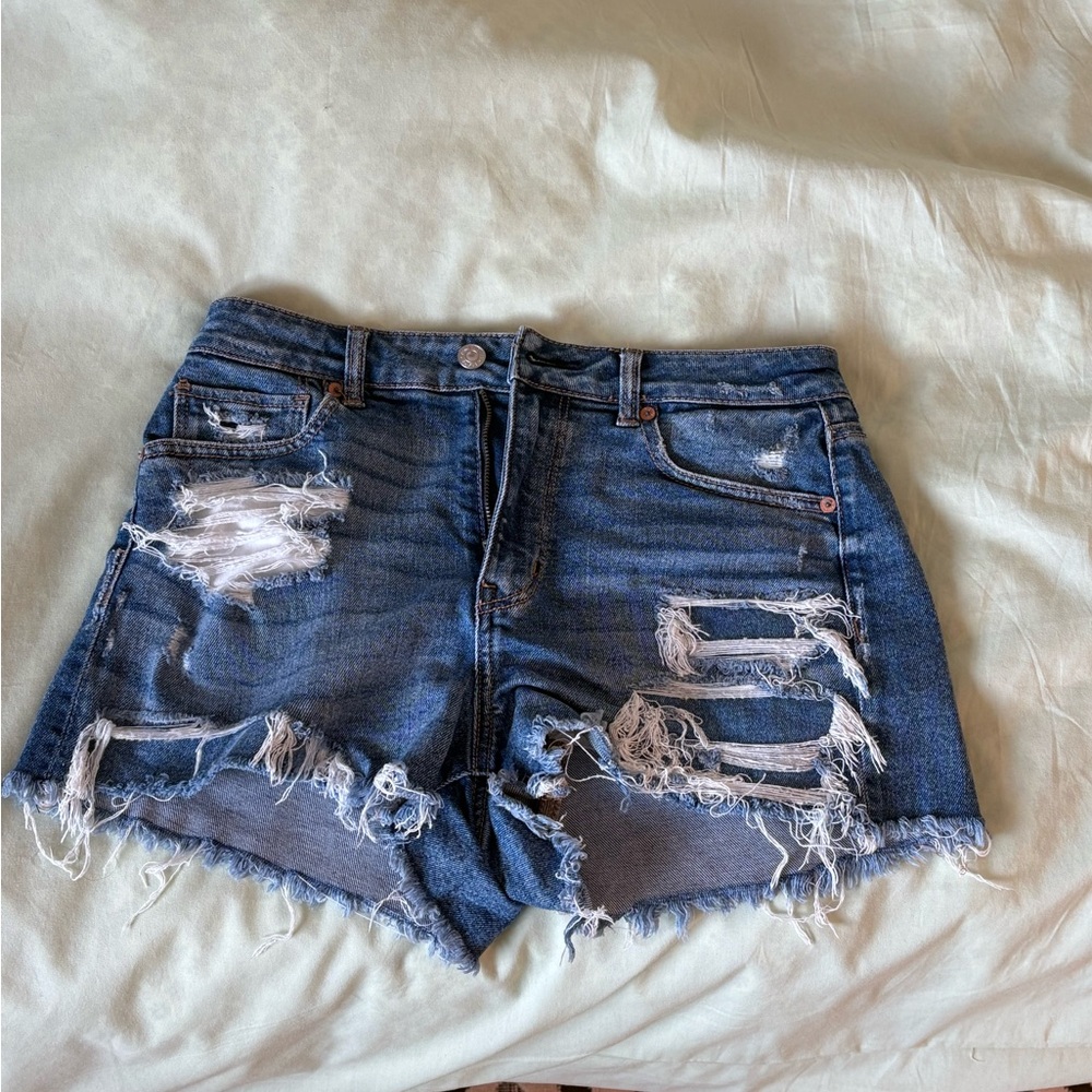 American Eagle ripped denim shorts size 8 women’s 💗